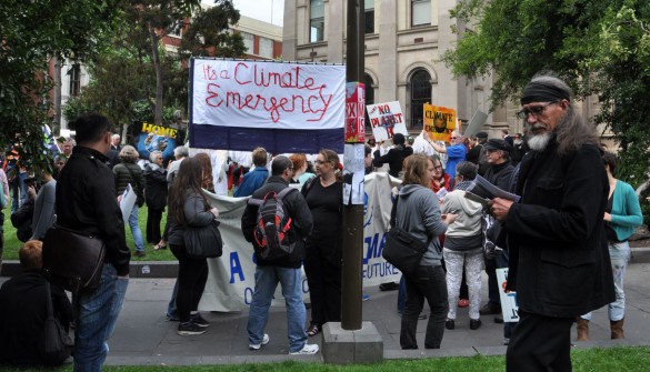 all-those-shapes_-_climate-change-rally_017_its-a-climate-emergency.jpg