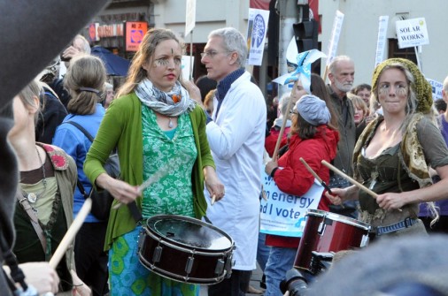 all-those-shapes_-_climate-change-rally_075_green-drums.jpg
