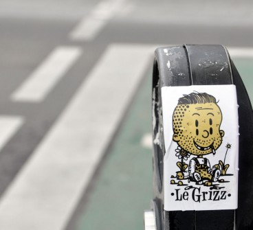 all-those-shapes_-_le-grizz_-_smokey-sticker_-_fitzroy