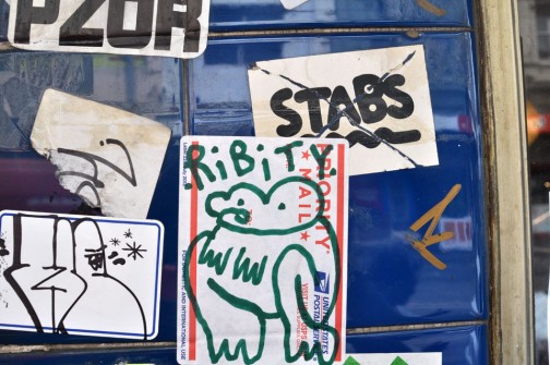 all-those-shapes_-_ribity_-_green-frog-sticker_-_fitzroy