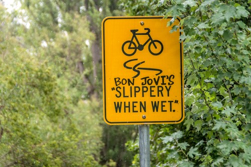 all-those-shapes_-_sign-graffiti_-_bon-jovis-slippery-when-wet_-_abbotsford