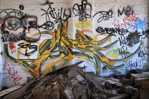 all-those-shapes_-_t4x15_207_-_adnate_-_yellow-rubble-jumper