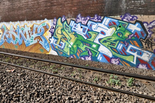 all-those-shapes_-_hows_akuze_-_track-graff