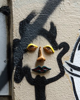 all-those-shapes_-_street-art_-_clay-face_yellow-brown-green_-_degraves
