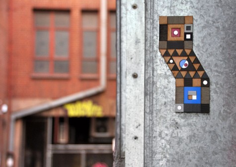 all-those-shapes_-_street-art_-_triangle-mosaic-blocks_-_city