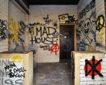 all-those-shapes_-_house-punk_16_-_bent-edge_mad-house