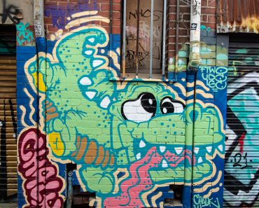 all-those-shapes_-_chalk_-_alley-critter_01_-_fitzroy