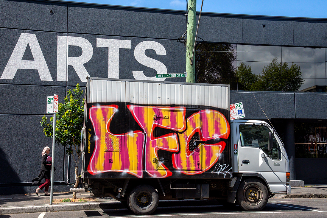 all-those-shapes_-_graffiti_-_lfc_graffiti-box-truck-arts