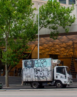 all-those-shapes_-_graffiti_-_kotor_-_box-truck