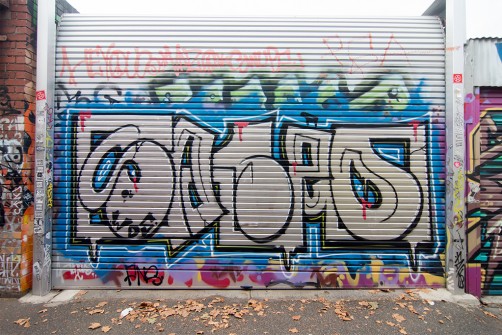 all-those-shapes_-_graffiti_-_saseo-roller-door_-_fitzroy