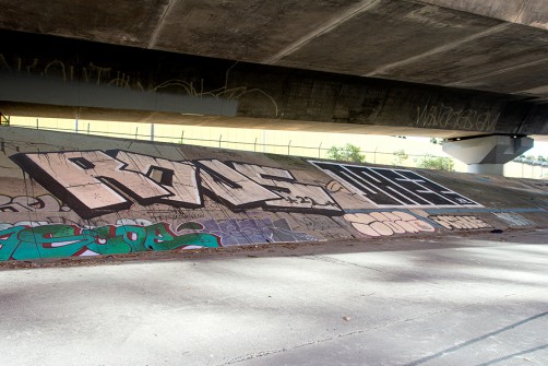 all-those-shapes_-_travancore-canals_20221001_03_-_rous_daez_roller-graffiti